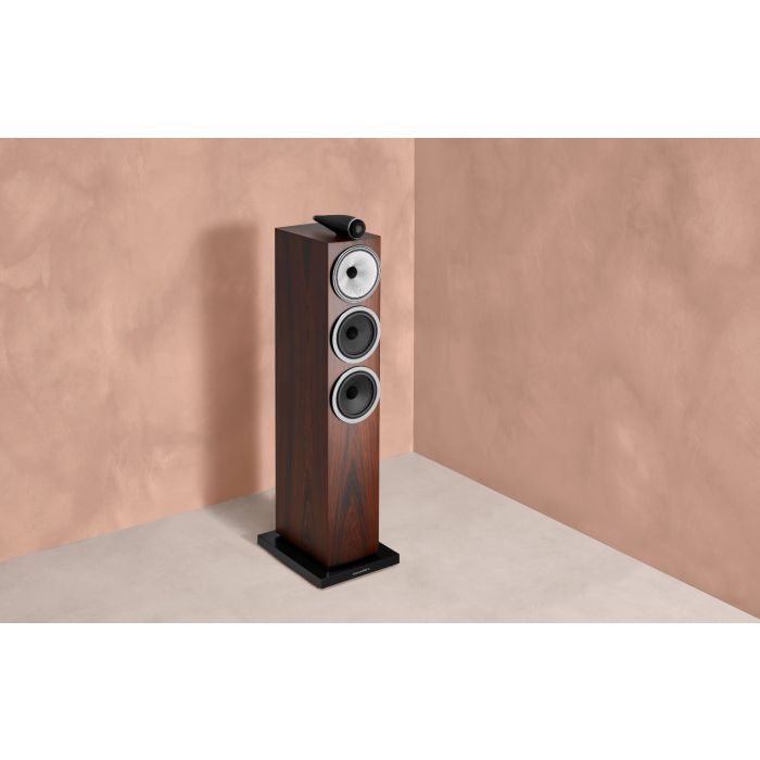 Bowers & Wilkins 703 S3