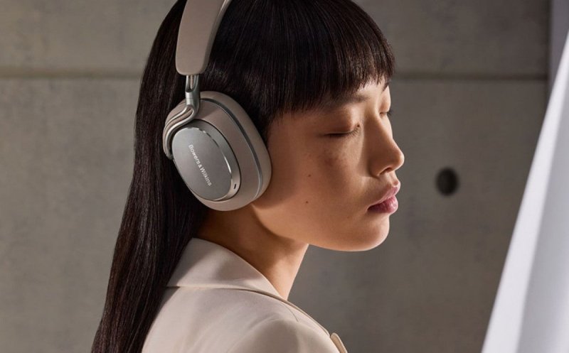 Bowers & Wilkins Px8 S2