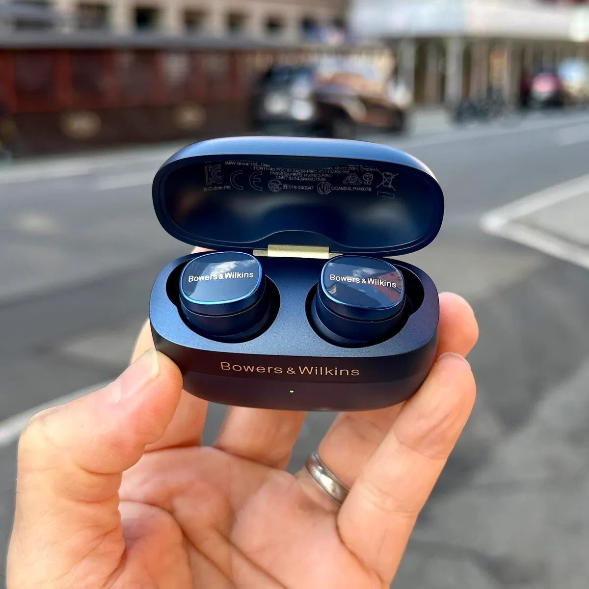 Bowers & Wilkins Pi8