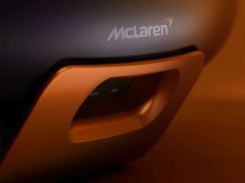 Bowers & Wilkins Zeppelin McLaren Edition