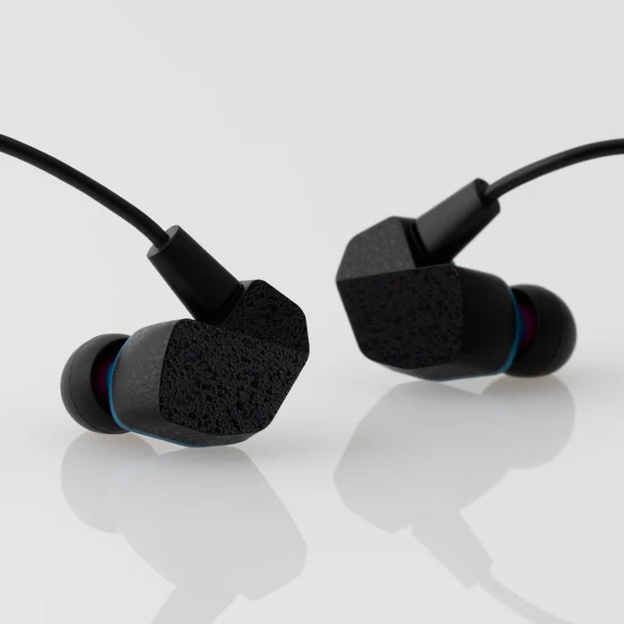 Final Audio A2000