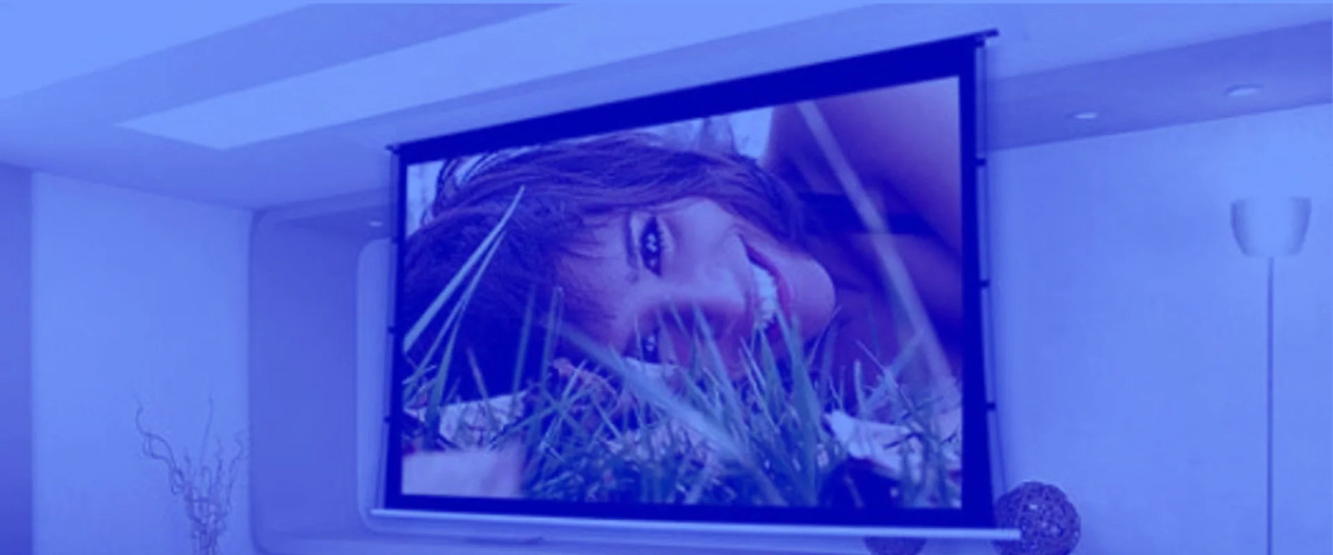 Pantallas Motorizadas Empotrables en el Techo