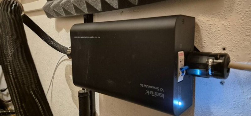 IsoTek V5 Syncro Uni 16