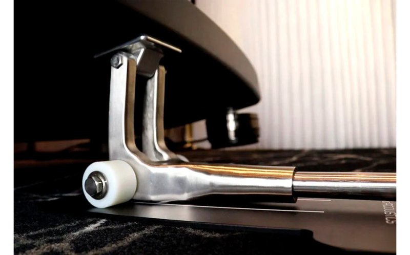 IsoAcoustics F1 Speaker Jack