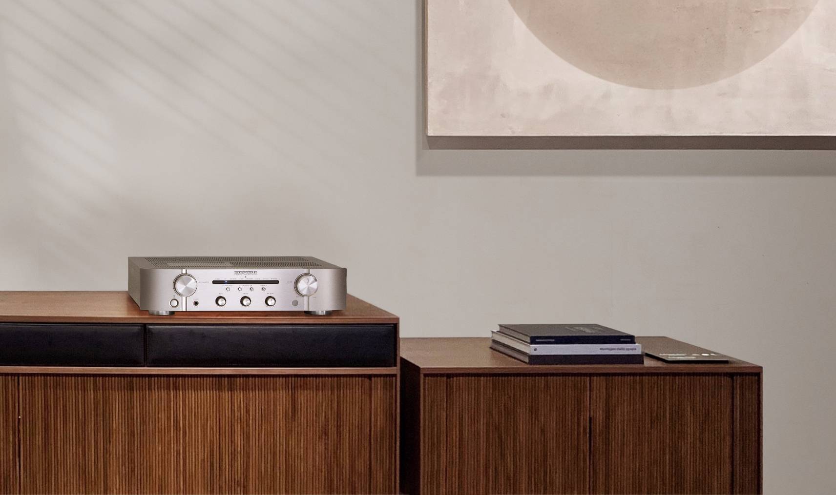 Marantz PM 6007 plata vista en sala