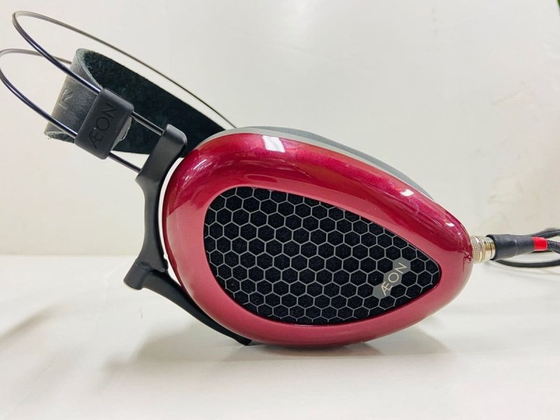 Dan Clark Audio AEON 2 rojo vista lateral